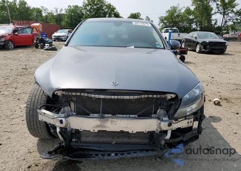 2018 Mercedes-Benz C 300 4Matic z USA, uszkodzony, nr VIN 55SWF4KB7JU247886